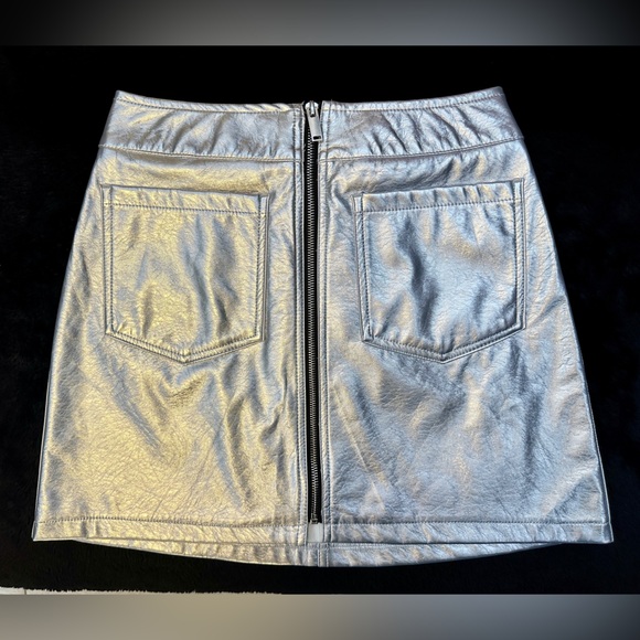 Tinseltown Dresses & Skirts - Metallic Skirt Size S